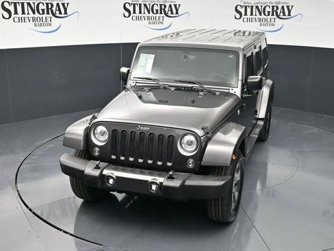 Used 2017 Jeep Wrangler Unlimited Sahara w/ Connectivity Group image 10