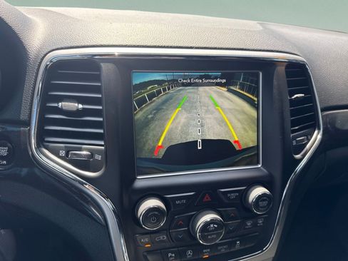 Used 2018 Jeep Grand Cherokee Laredo RWD image 14