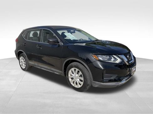 Used 2018 Nissan Rogue S FWD image 3