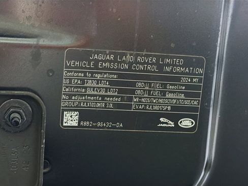 Used 2024 Land Rover Defender 110 X-Dynamic SE AWD/4WD image 17