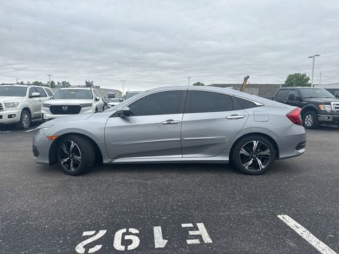 Used 2016 Honda Civic Touring image 8