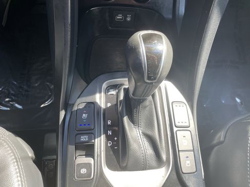 Used 2017 Hyundai Santa Fe Limited image 24