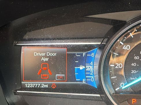 Used 2017 Ford Explorer XLT w/ Equipment Group 201A image 11