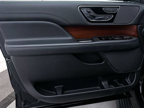 Used 2022 Lincoln Navigator L Reserve AWD/4WD image 18