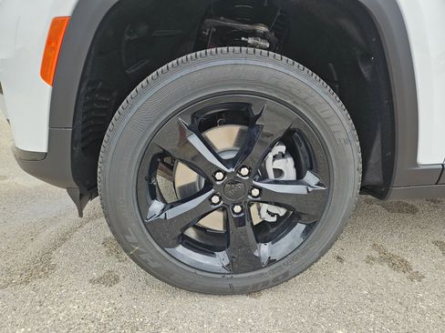 New 2025 Jeep Grand Cherokee L Altitude image 20