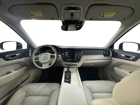 Used 2020 Volvo XC60 T6 Momentum image 17