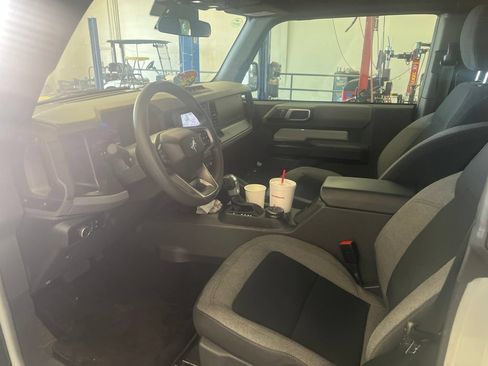 Used 2023 Ford Bronco 2-Door w/ Sasquatch Package AWD/4WD image 5