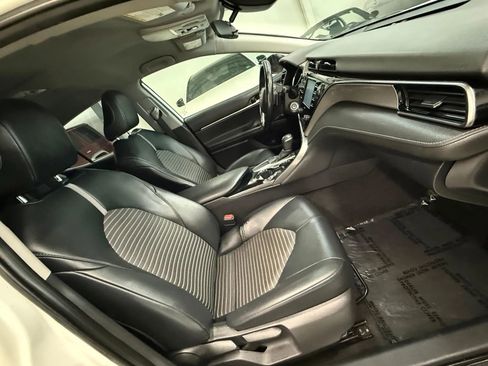 Used 2020 Toyota Camry SE image 21