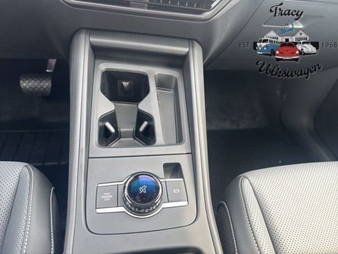 New 2025 Volkswagen Tiguan SE image 12