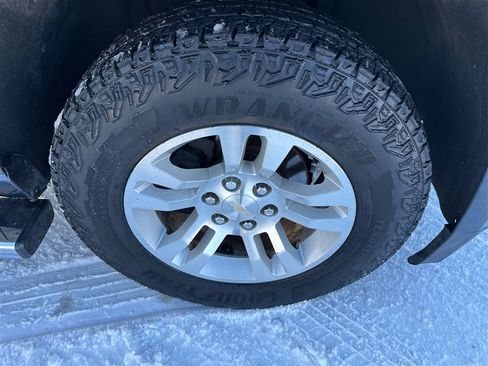 Used 2016 Chevrolet Suburban LT image 25