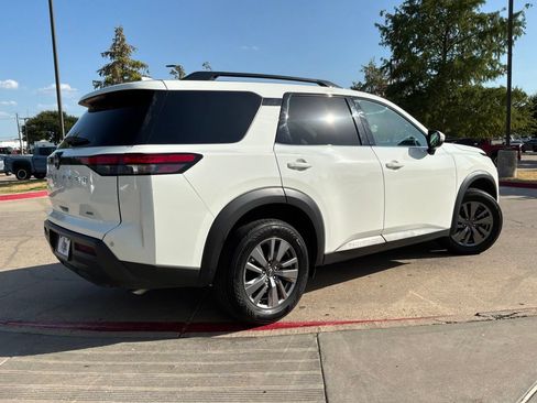 Used 2025 Nissan Pathfinder SV AWD/4WD image 6