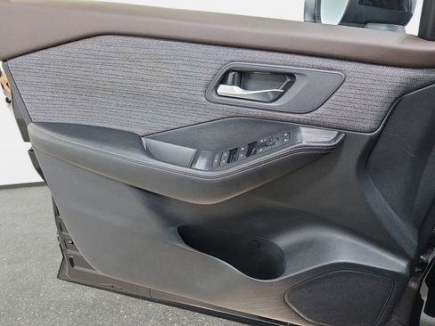 Used 2023 Nissan Rogue SV image 23