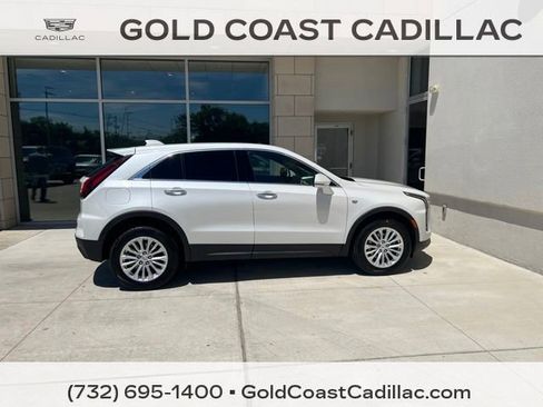 Certified 2024 Cadillac XT4 Luxury w/ Cold Weather Package FWD image 4