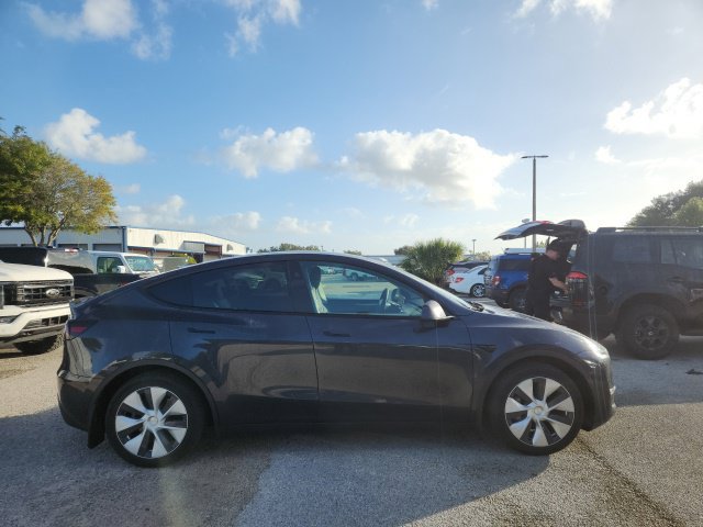 Used 2024 Tesla Model Y 2WD image 4