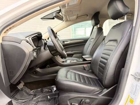 Used 2018 Ford Fusion SE w/ Equipment Group 602A FWD image 12