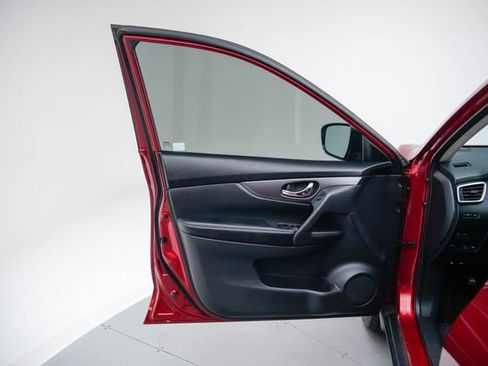 Used 2016 Nissan Rogue SV AWD/4WD image 22