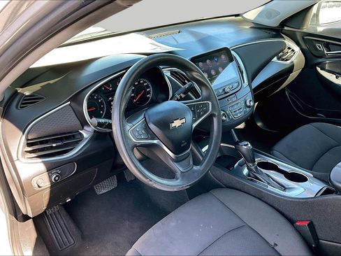 Used 2020 Chevrolet Malibu LT FWD image 12