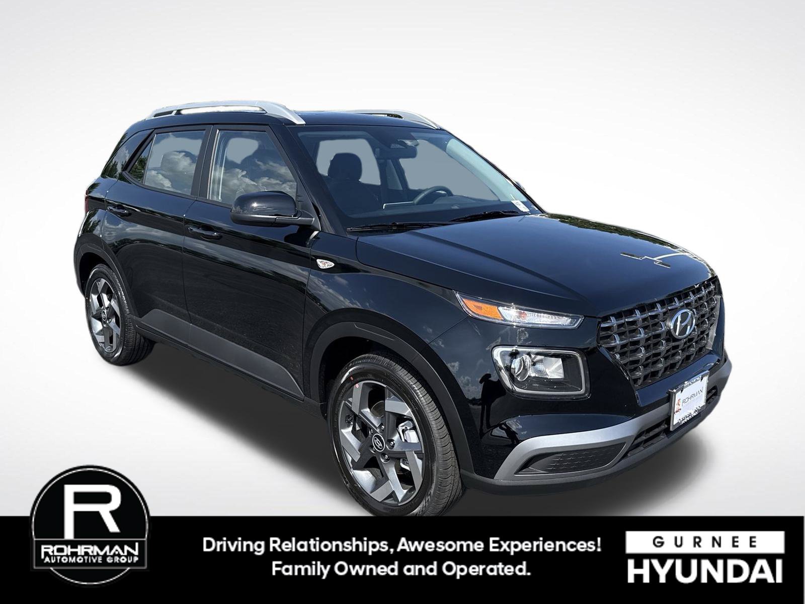 Used 2026 Hyundai Venue SEL FWD image 2