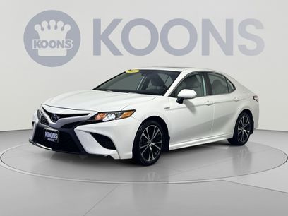Used 2020 Toyota Camry SE w/ Sunroof Package