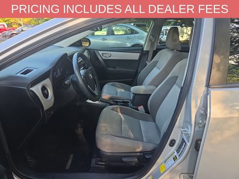 Used 2017 Toyota Corolla LE w/ Carpet Mat Package (TMS) FWD image 5