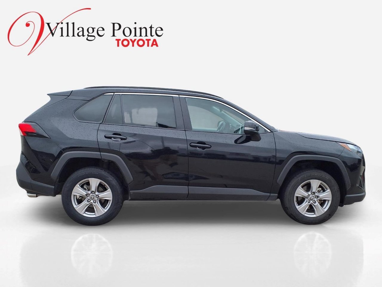 Used 2025 Toyota RAV4 XLE AWD/4WD image 7