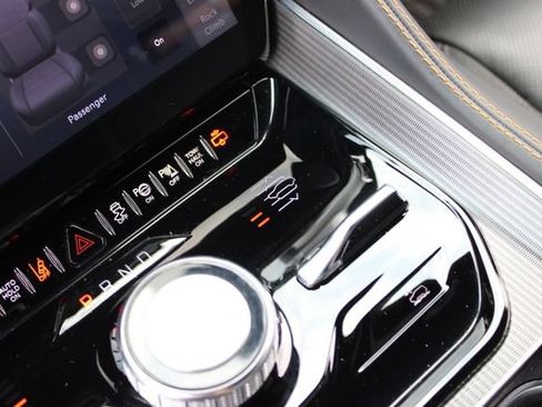 Used 2024 Jeep Grand Wagoneer Series III w/ Rear Seat Video Group 1 AWD/4WD image 30
