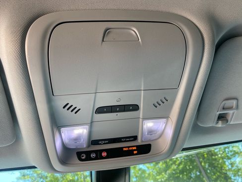 Used 2019 Chevrolet Blazer LT FWD image 15