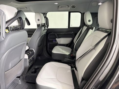 New 2025 Land Rover Defender 130 X-Dynamic SE image 27