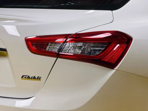 Used 2018 Maserati Ghibli S image 8