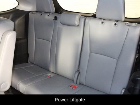 Used 2023 Toyota Highlander XLE image 14