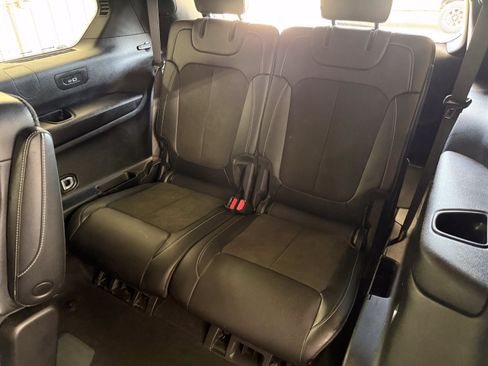 Used 2023 Jeep Grand Cherokee L Laredo AWD/4WD image 22