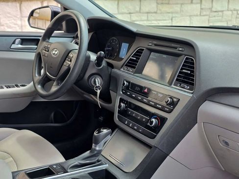 Used 2017 Hyundai Sonata SE FWD image 17