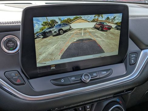 Used 2025 Chevrolet Blazer LT FWD image 17