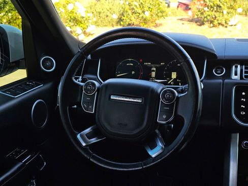 Used 2016 Land Rover Range Rover HSE image 24