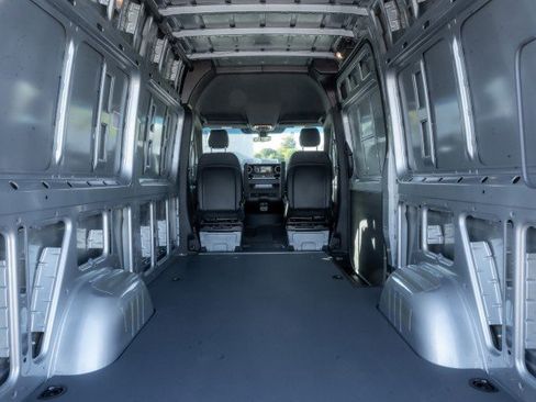 Used 2025 Mercedes-Benz Sprinter 2500 image 8