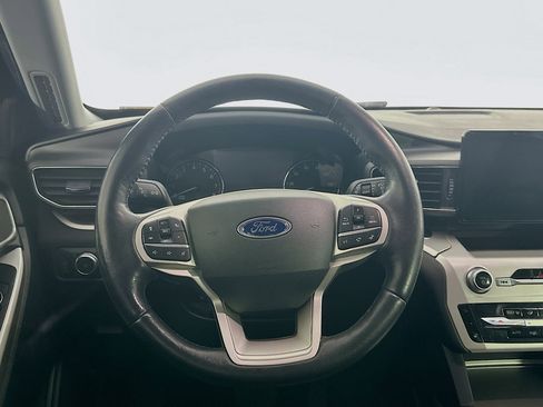 Used 2022 Ford Explorer XLT w/ Equipment Group 202A image 18