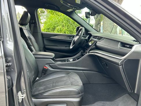 Certified 2024 Jeep Grand Cherokee Altitude image 34