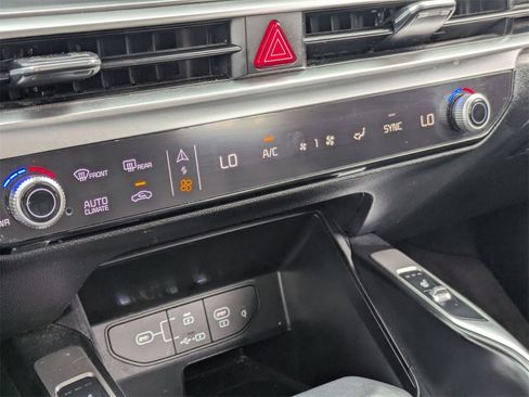 Used 2024 Kia Sorento S image 22