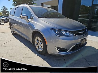 Used 2018 Chrysler Pacifica Limited w/ Advanced Safetytec Group