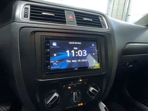 Used 2011 Volkswagen Jetta SE FWD image 18