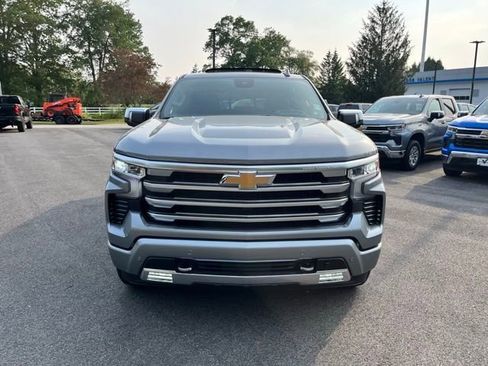 Used 2025 Chevrolet Silverado 1500 High Country w/ High Country Premium Package AWD/4WD image 3