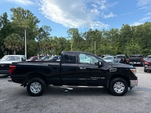 Used 2018 Nissan Titan SV AWD/4WD image 6