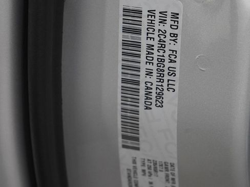 Used 2024 Chrysler Pacifica Touring-L image 31