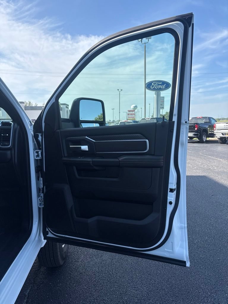 New 2026 RAM 3500 Big Horn AWD/4WD image 24