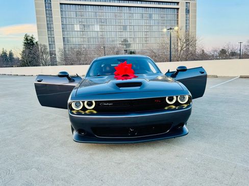 Used 2016 Dodge Challenger SRT w/ Technology Group image 51