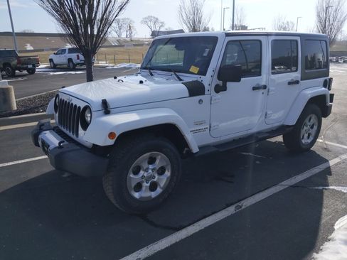 Used 2014 Jeep Wrangler Unlimited Sahara w/ Connectivity Group image 5