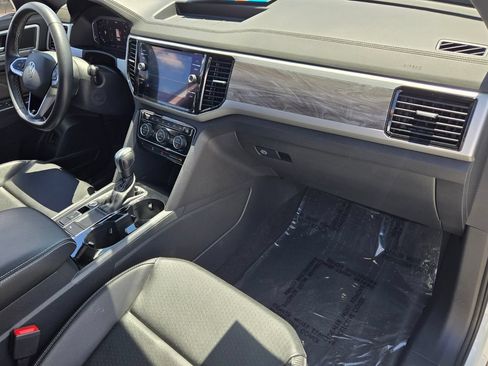 Certified 2022 Volkswagen Atlas Cross Sport SE FWD image 18