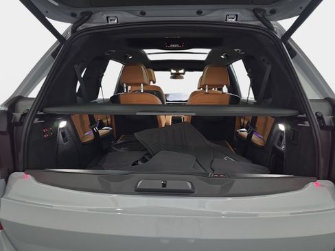 Used 2024 BMW X7 xDrive40i w/ M Sport Package AWD/4WD image 12