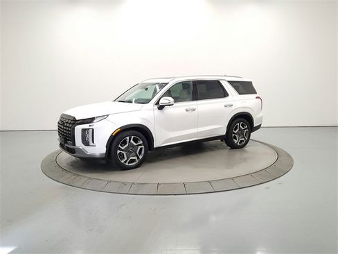 Used 2024 Hyundai Palisade Limited image 3