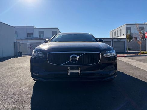 Used 2019 Volvo S90 T5 Momentum FWD image 2